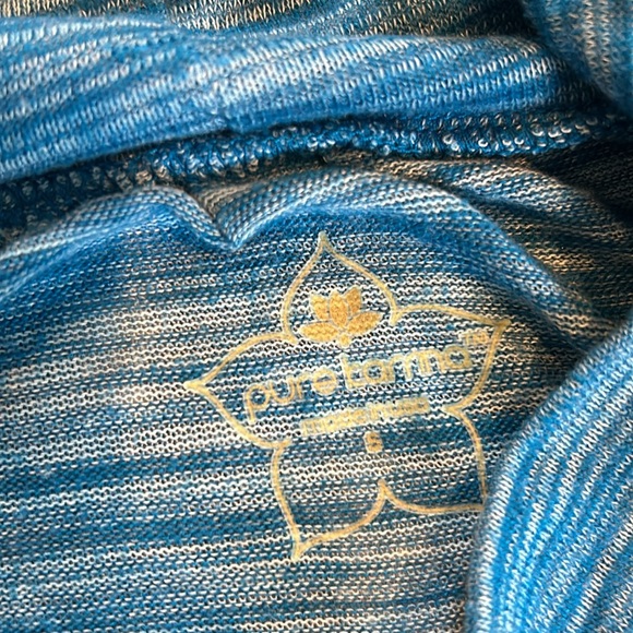 Woman's cowl neck top - Picture 2 of 2